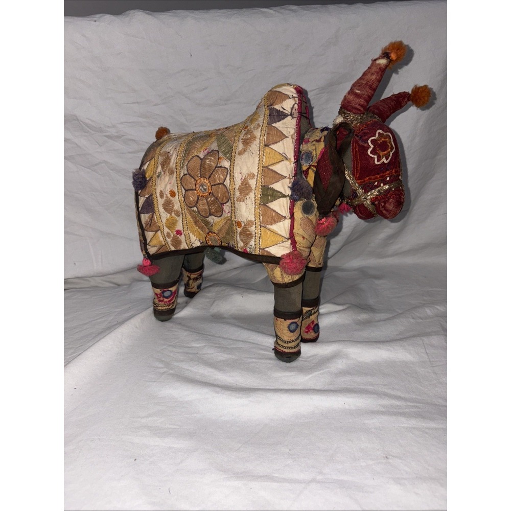 ANGLO‎ RAJ  BULL Vintage Quilted Art Hand Crafted Embroidered